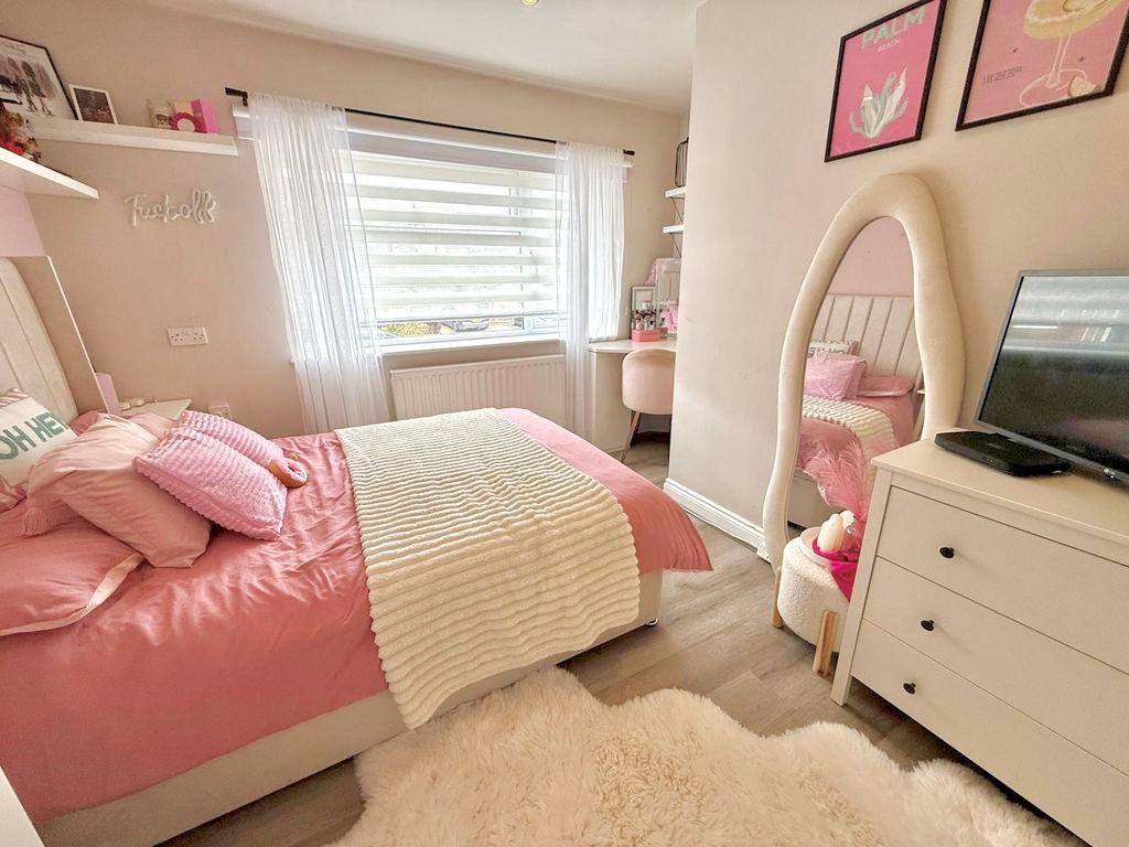 Additional image 21 of 5 bed semi-detached house for saleGilded Acre, Dunstable LU6