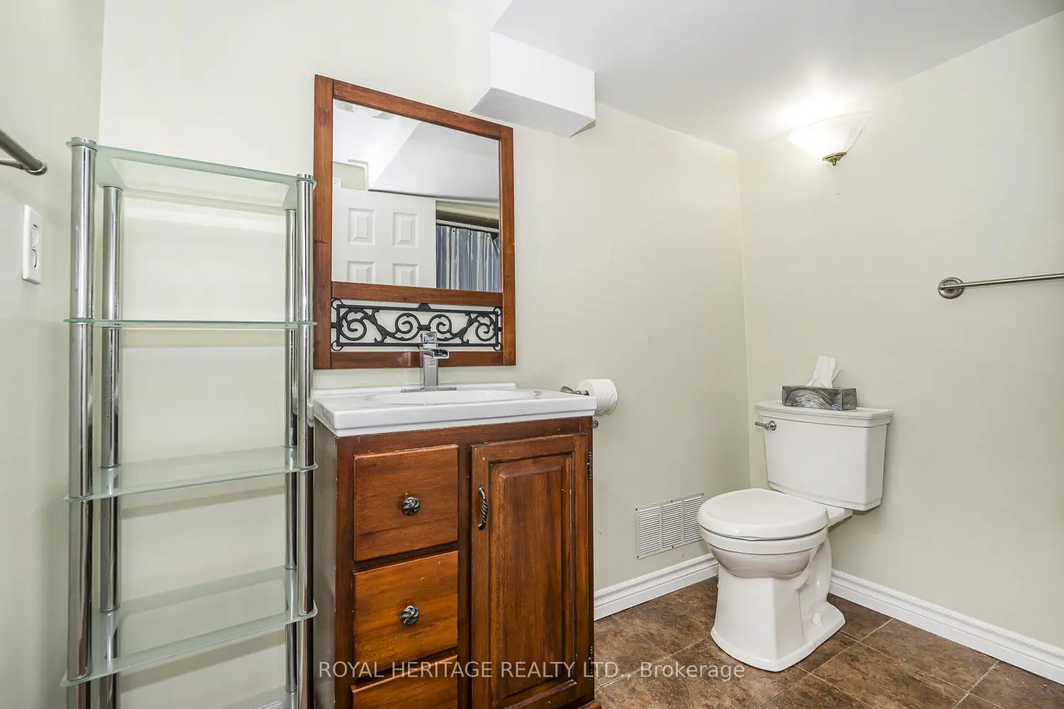 35 Hughes Crescent photo 4