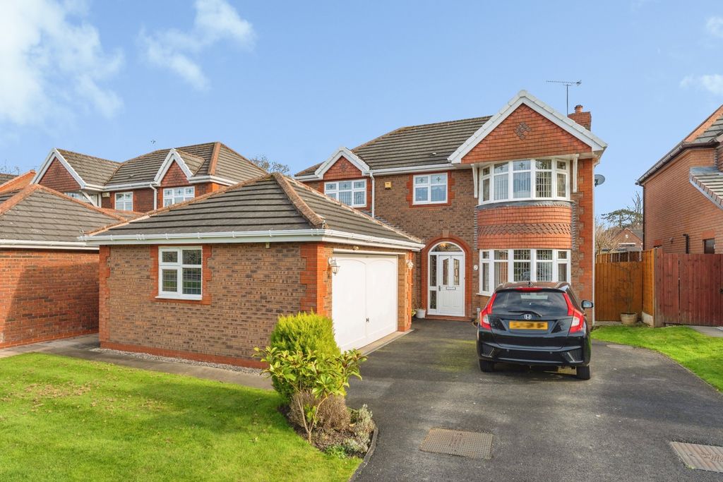 4 bed detached house for saleManor Park Drive, Great Sutton, Ellesmere Port, Cheshire CH66