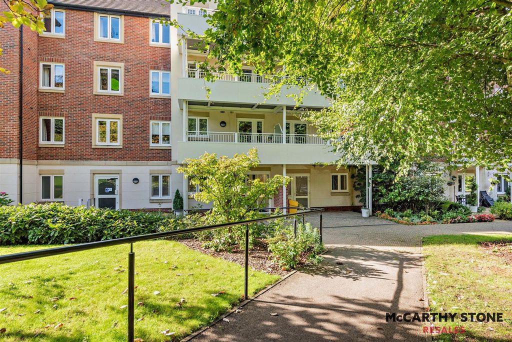 2 bed flat for saleShackleton Place, Bath Road, Devizes, Wiltshire SN10