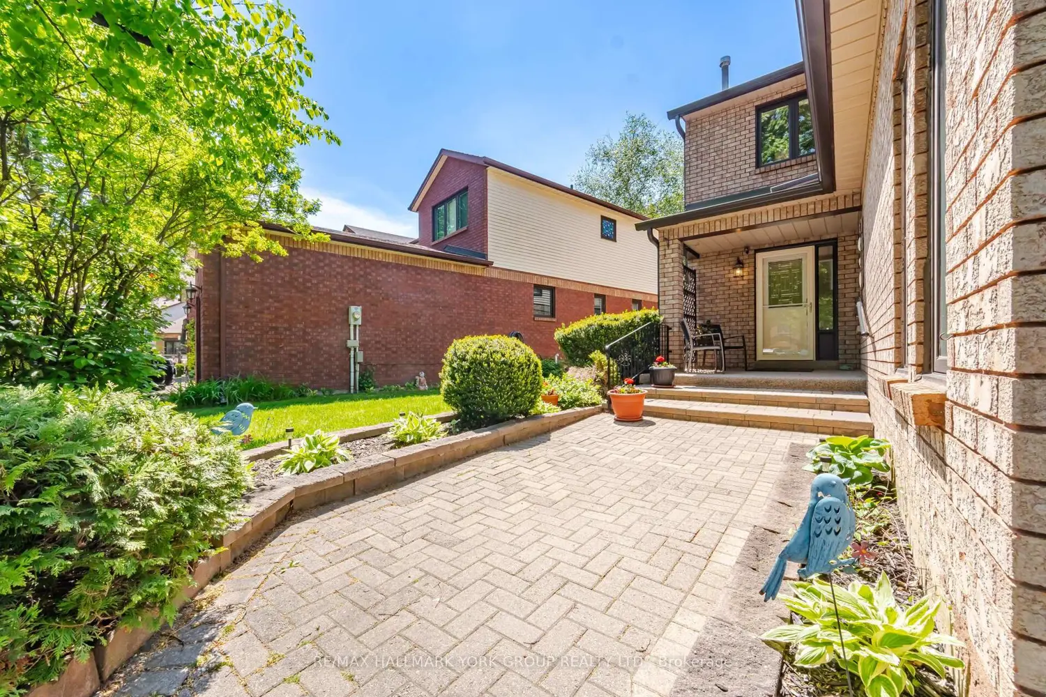 31 Parkette Drive 15 photo 2