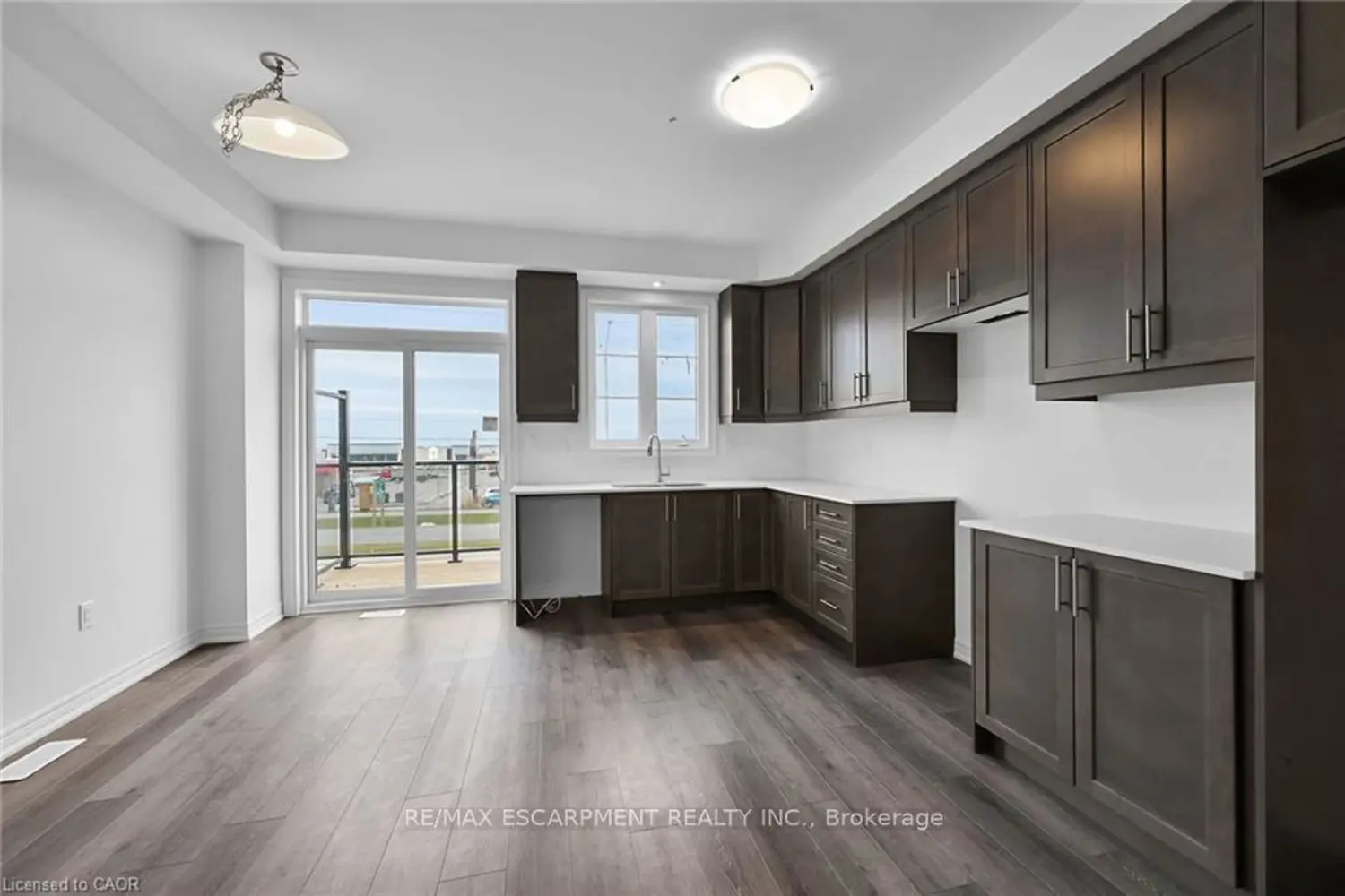120 Court Drive 35 photo 4