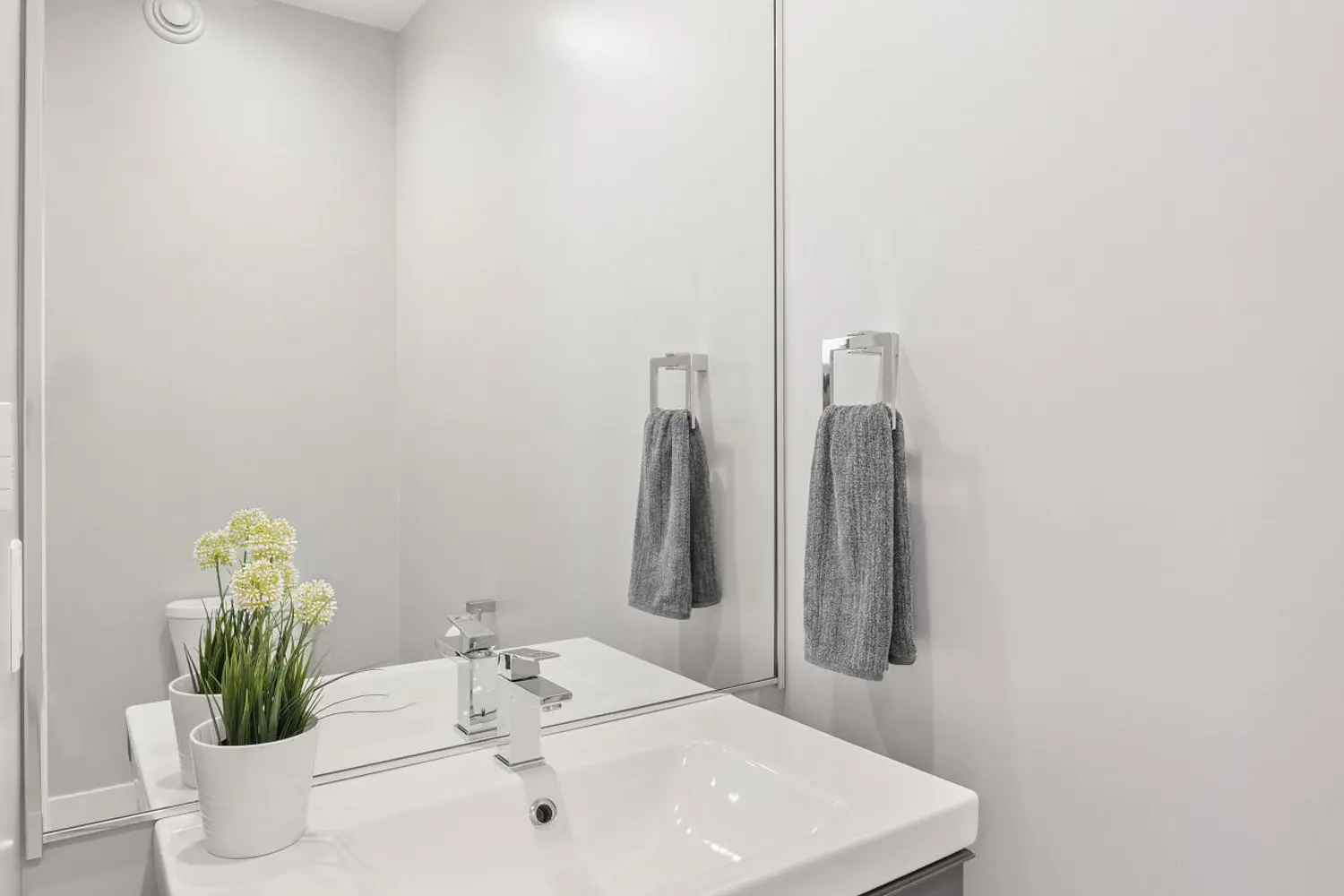Additional image 8 of 2190 Bakervilla Street