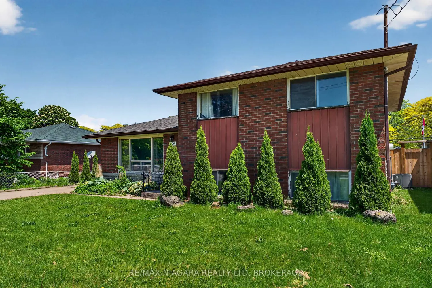 414 Bunting Road photo 2