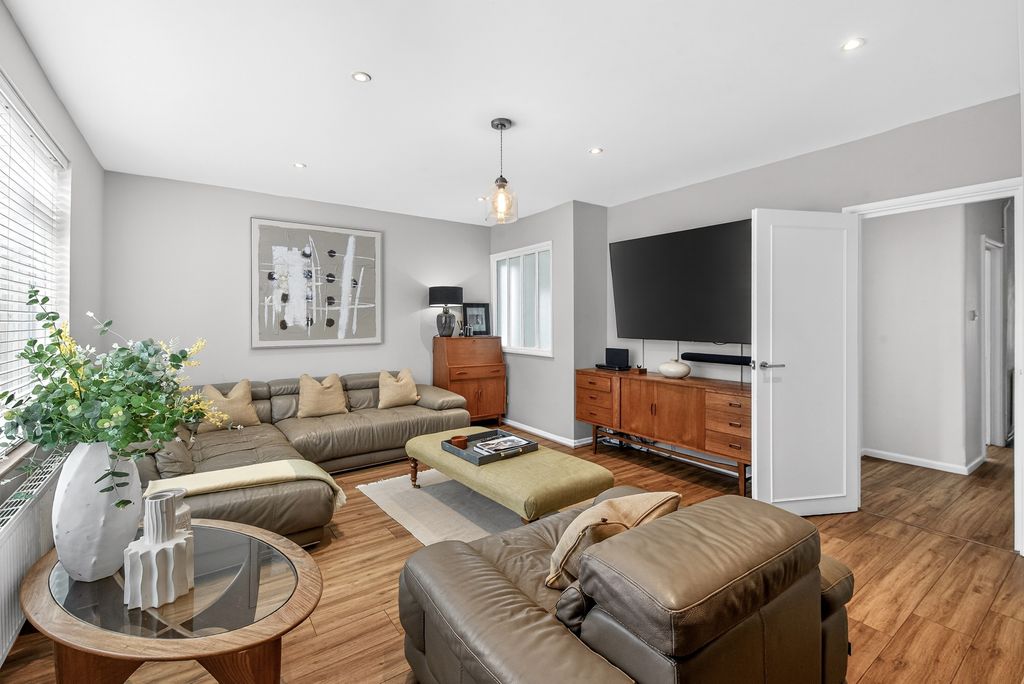 6 bed detached house for saleBroadleas Road, Devizes SN10 photo 5