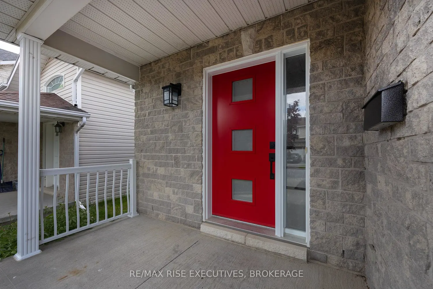 926 Bluffwood Avenue photo 2
