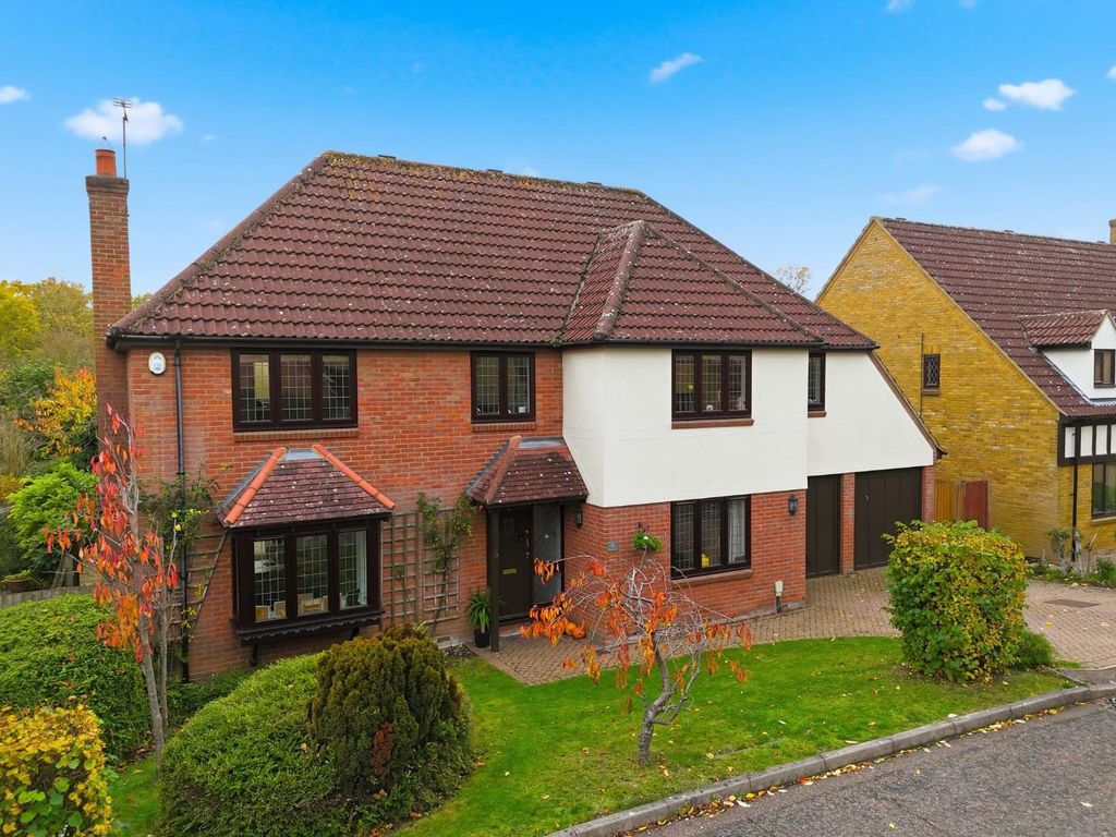 5 bed detached house for saleSouth View, Dunmow, Essex CM6