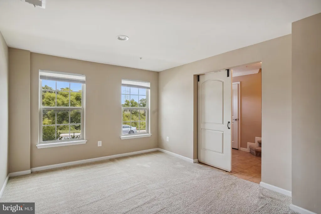 5934 Jefferson Commons Way, Frederick, MD 21703 photo 4