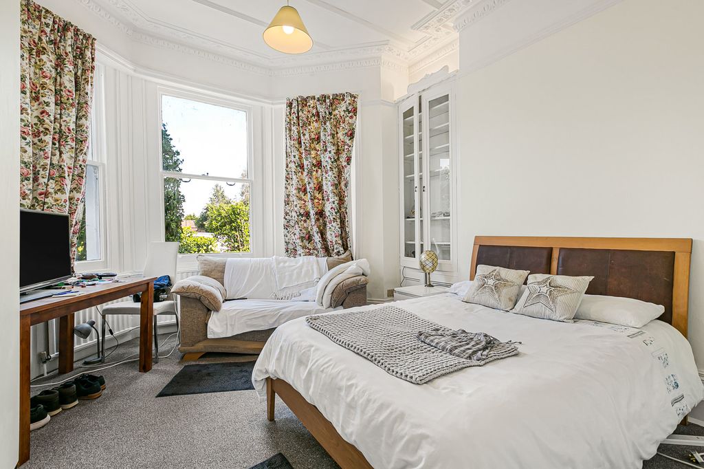 Additional image 4 of 6 bed semi-detached house for saleManorcrofts Road, Egham, Surrey TW20