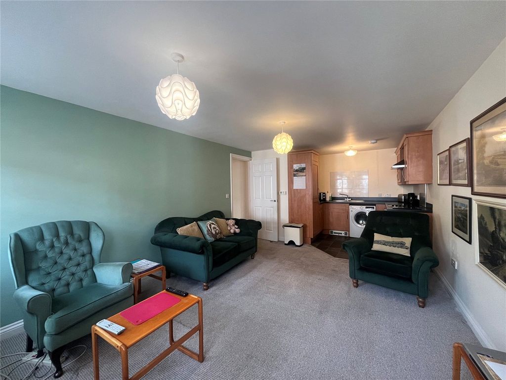 2 bed flat for saleMarket Square, Daventry, Northamptonshire NN11 photo 5