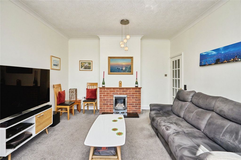 Additional image 6 of 2 bed maisonette for saleMill Hill Road, Cowes, Isle Of Wight PO31