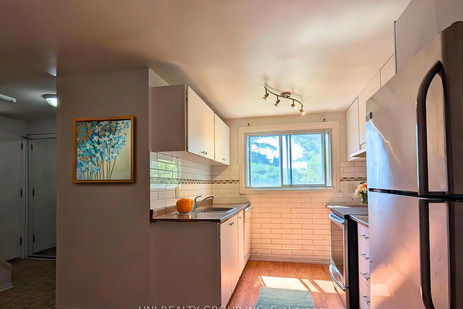 1460 Heatherington Road G photo 5