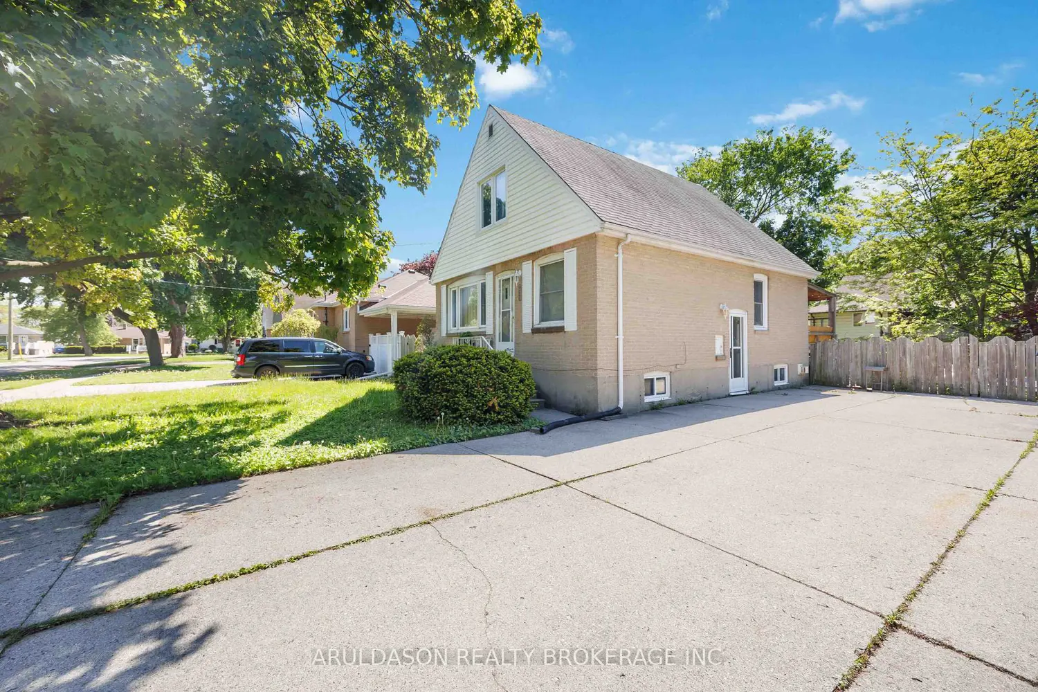 457 Montcalm Avenue photo 2