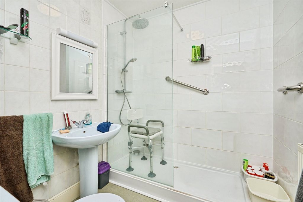 Additional image 8 of 2 bed flat for saleBirmingham Road, Cowes, Isle Of Wight PO31