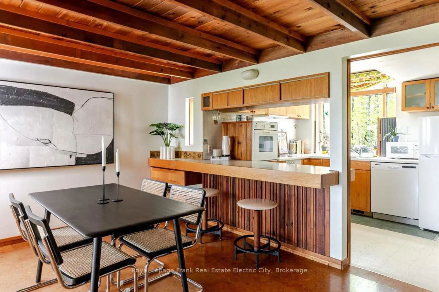 548 Dunford Road photo 4