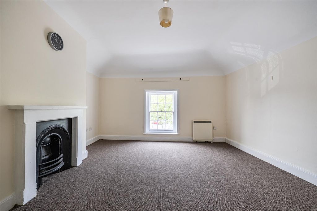 2 bed flat for saleMarket Place, Devizes SN10 photo 5