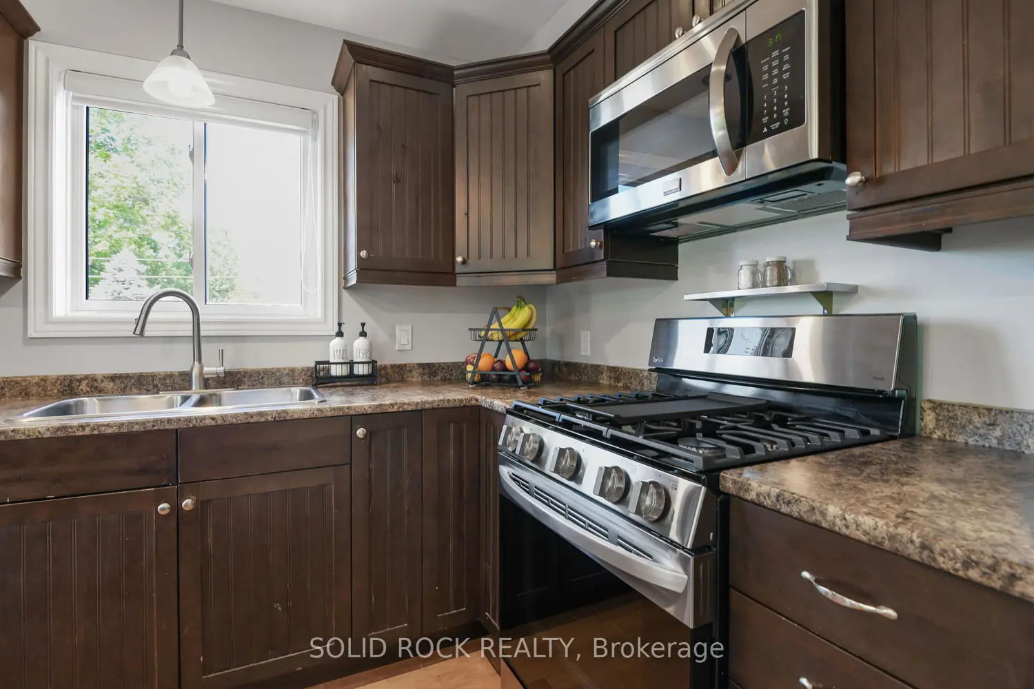 55 Woodward Street photo 2