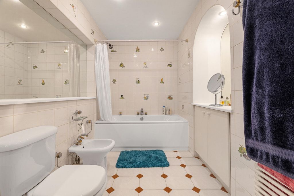 Additional image 10 of 5 bed detached house for saleBakeham Lane Englefield Green Egham, Surrey TW20