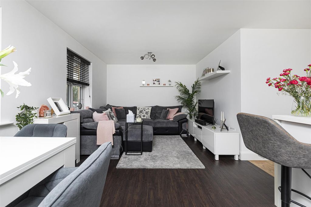 Additional image 5 of 2 bed flat for saleTennyson Avenue, Lindley, Huddersfield HD3