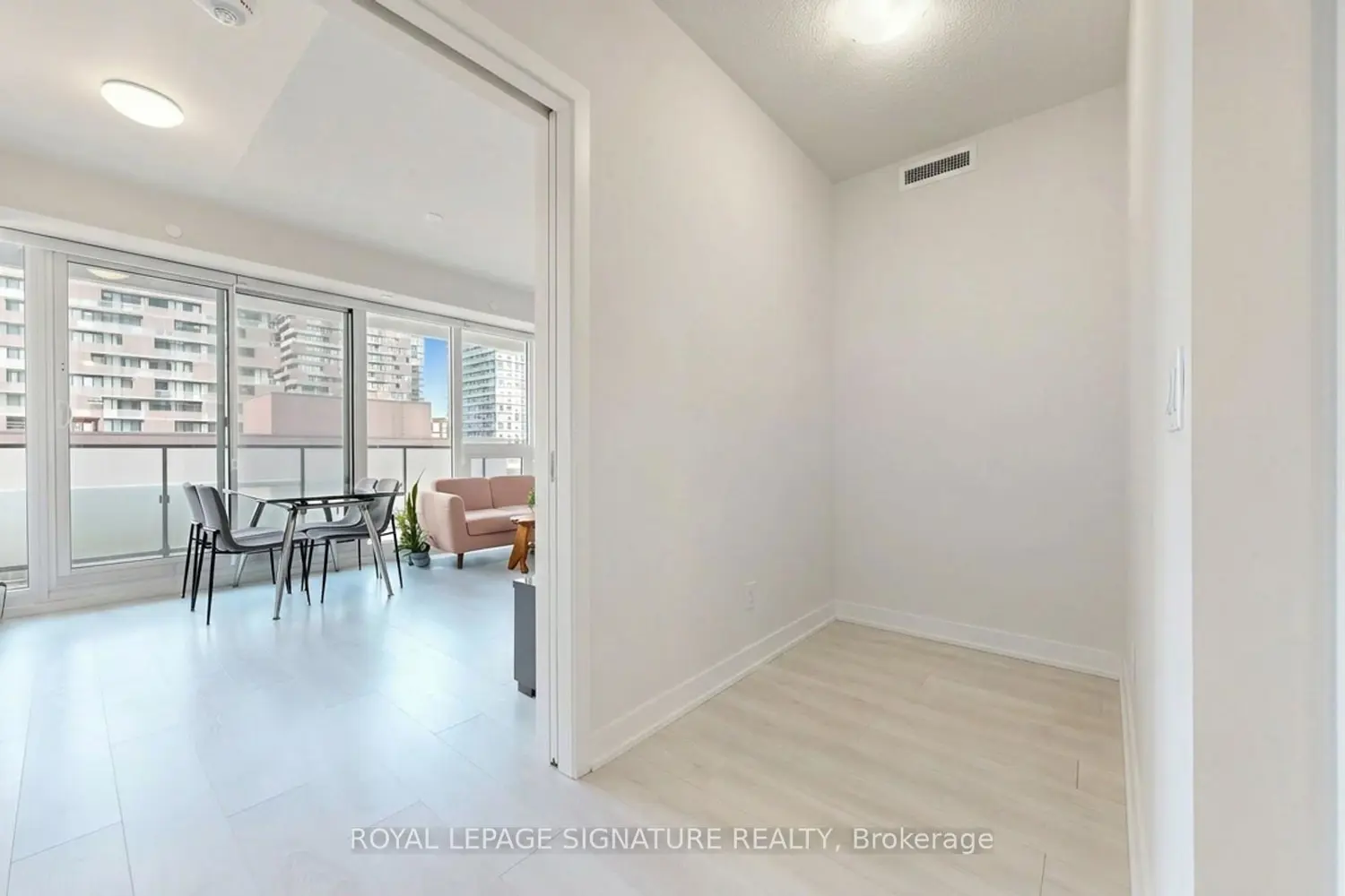 Additional image 9 of 2221 Yonge Street 1011