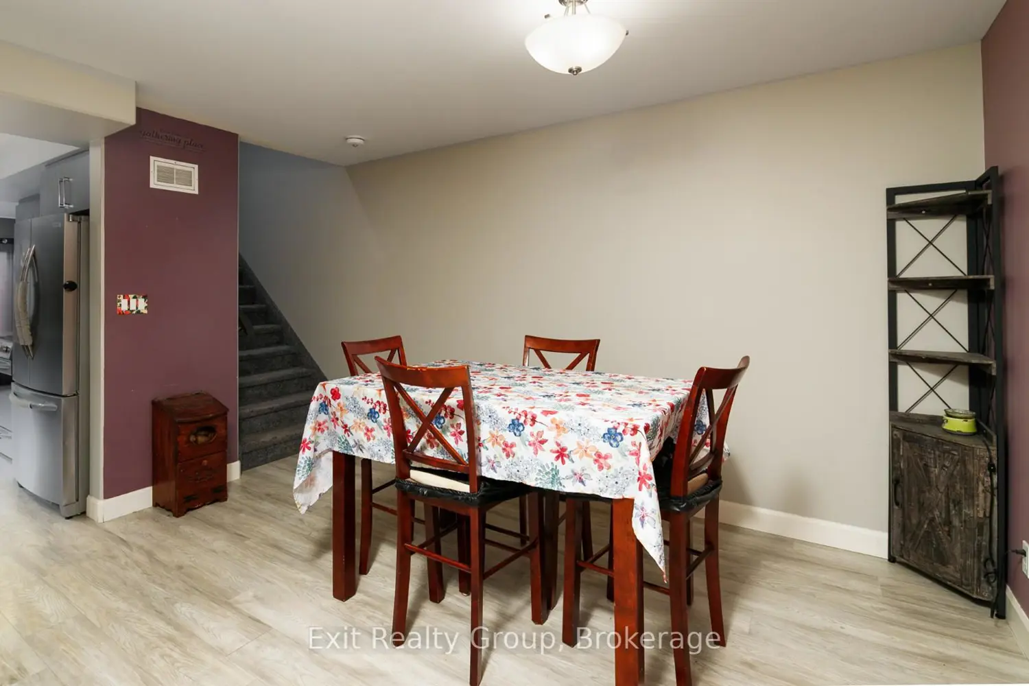 7 Dewal Place photo 3
