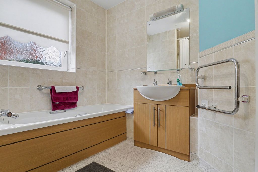 Additional image 6 of 2 bed flat for saleSopwith Road, Eastleigh SO50
