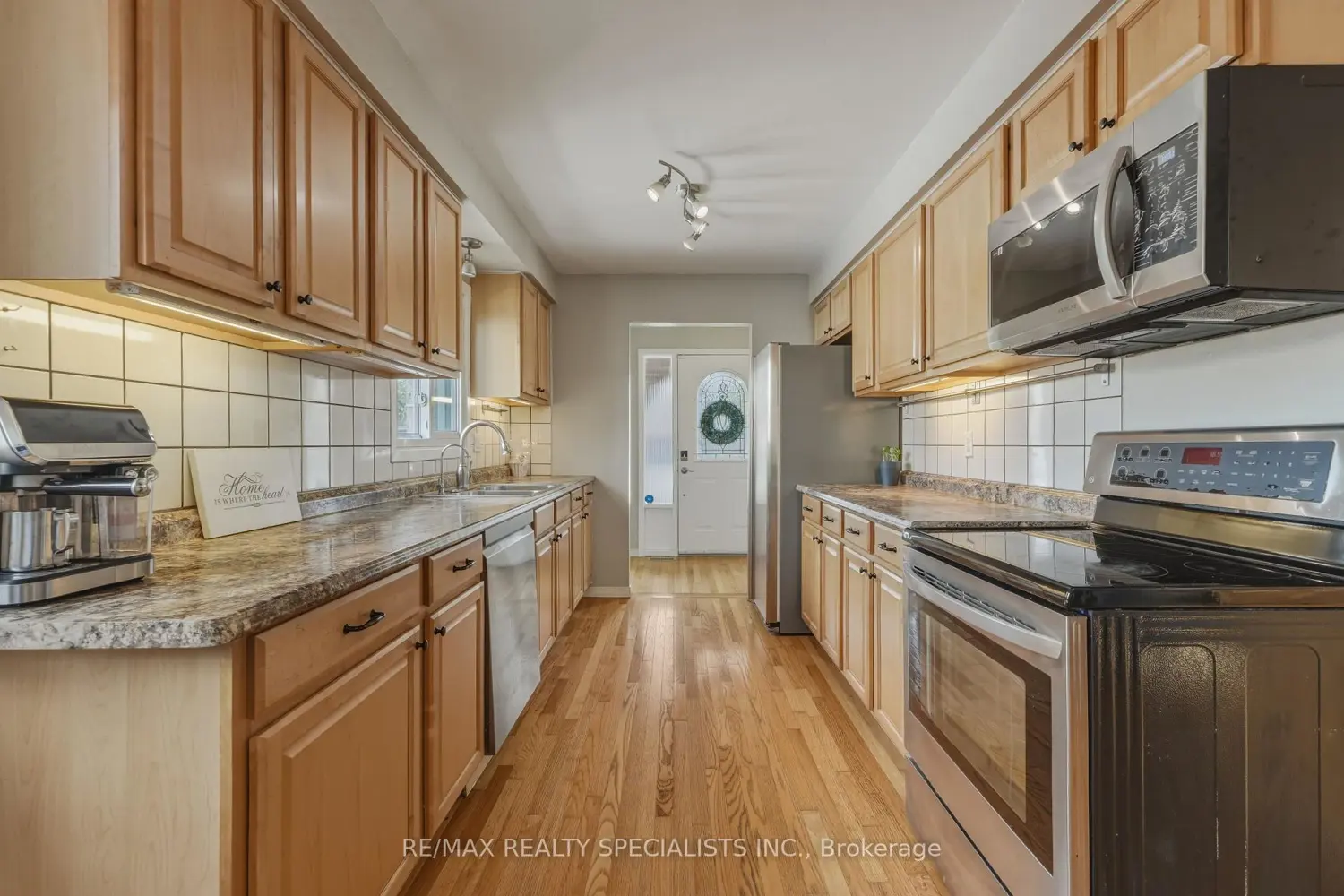 817 Syer Drive photo 2
