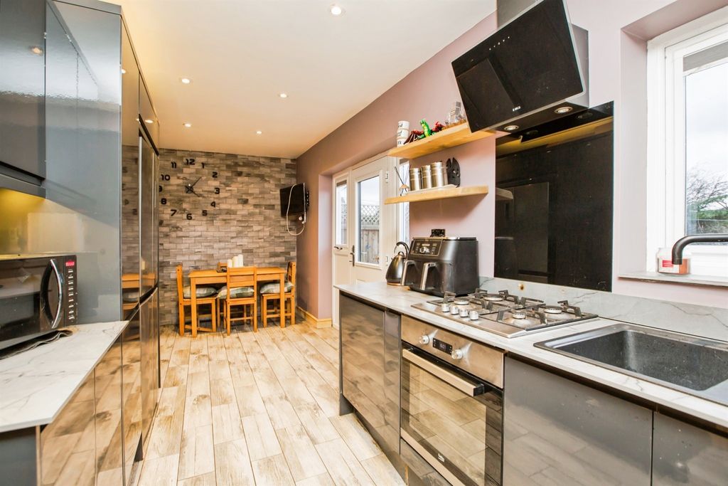 Additional image 2 of 3 bed semi-detached house for saleAlexandra Crescent, Elland HX5
