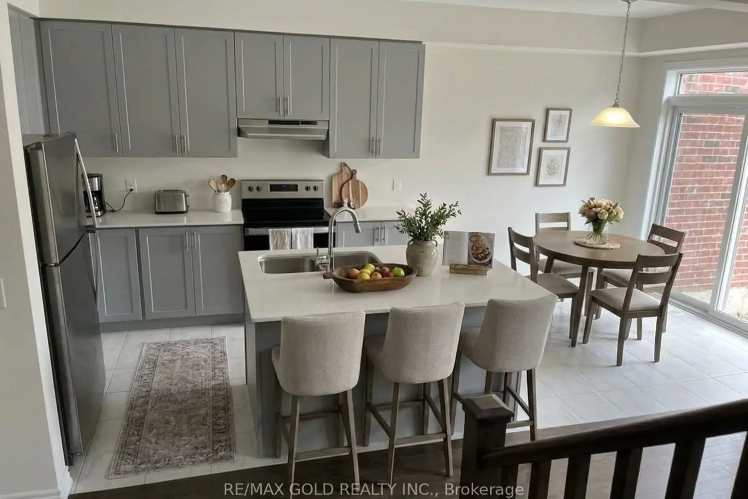 90 Grassbourne Avenue photo 2