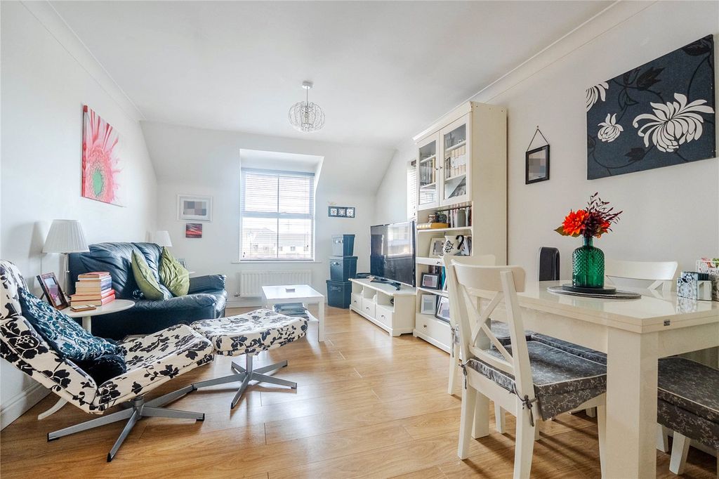 2 bed flat for saleEastgate Court, Church Street, Dunstable, Bedfordshire LU5