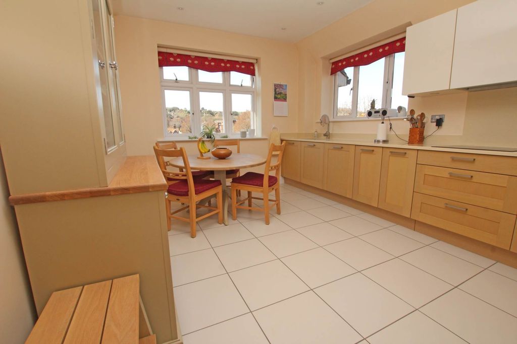 2 bed flat for saleDarley Road, Eastbourne BN20 photo 3