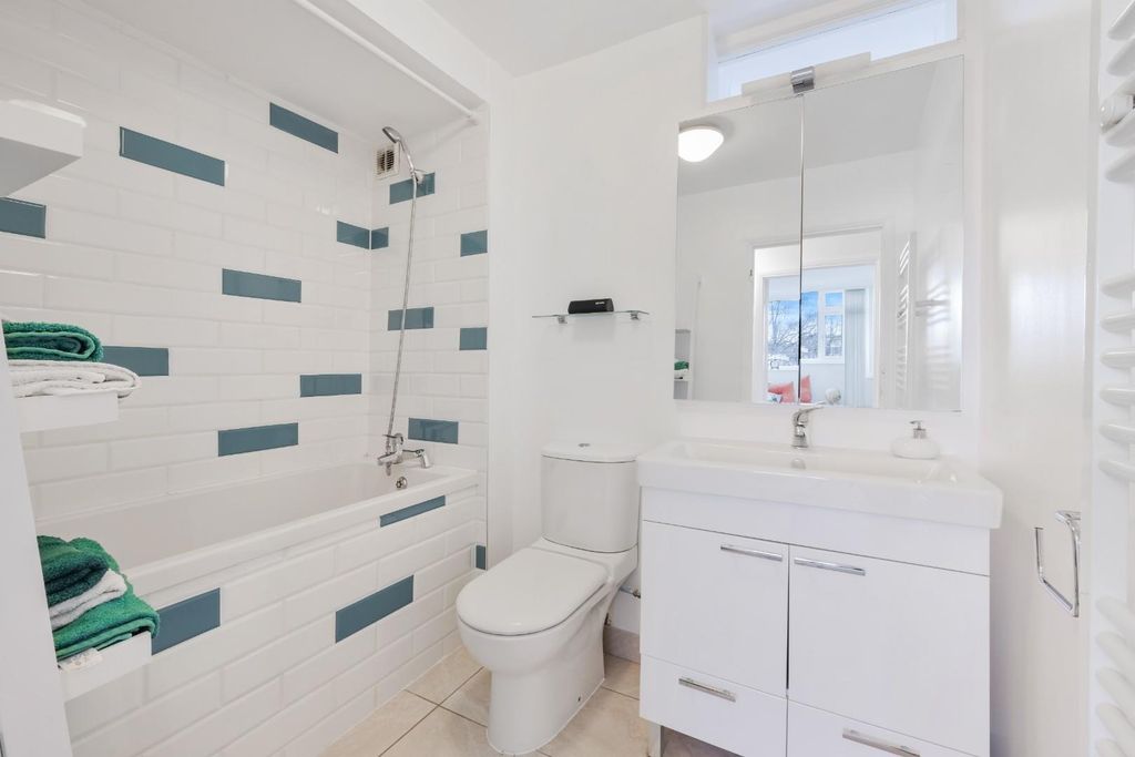 Additional image 10 of 3 bed flat for saleAvenue Road, Epsom KT18