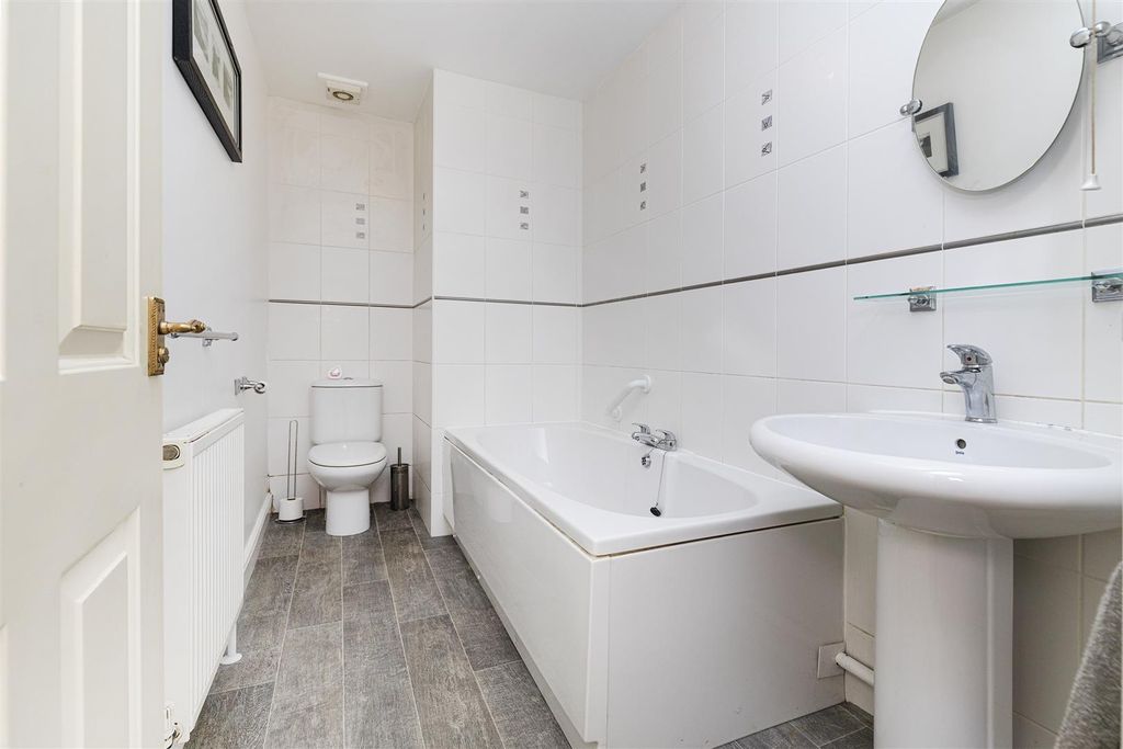 Additional image 20 of 2 bed flat for saleLaund Road, Salendine Nook, Huddersfield HD3