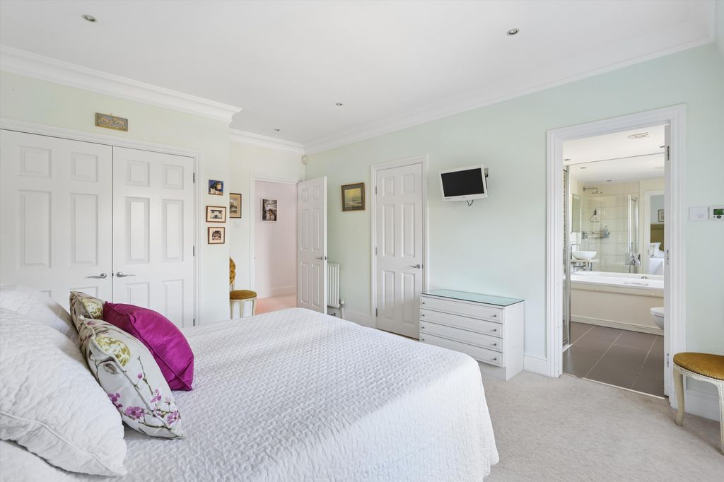 Additional image 10 of 3 bed flat for saleMolesey Park Road, East Molesey, Surrey KT8