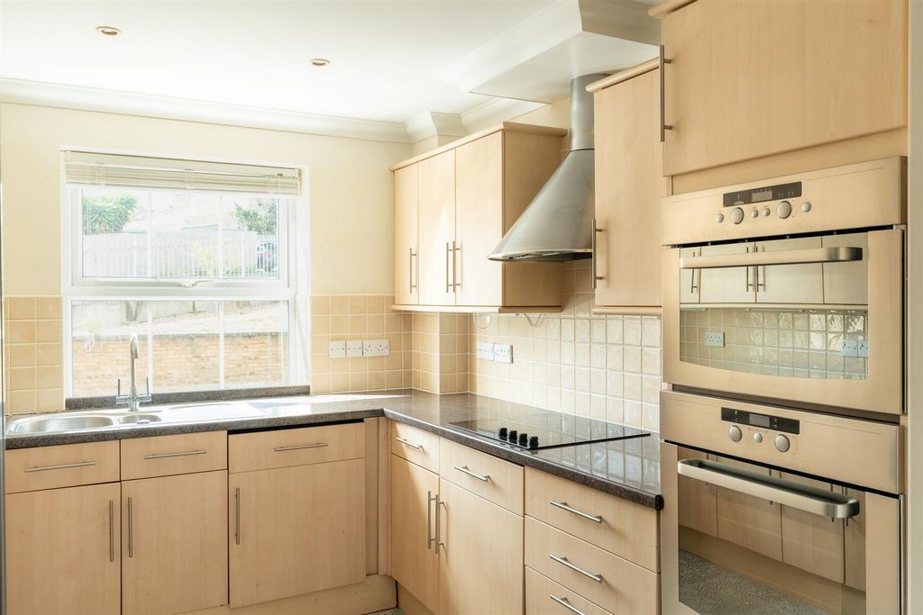 Additional image 6 of 3 bed flat for saleCowes, Isle Of Wight PO31