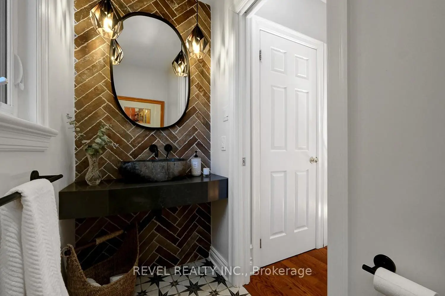 381 Third Avenue photo 5