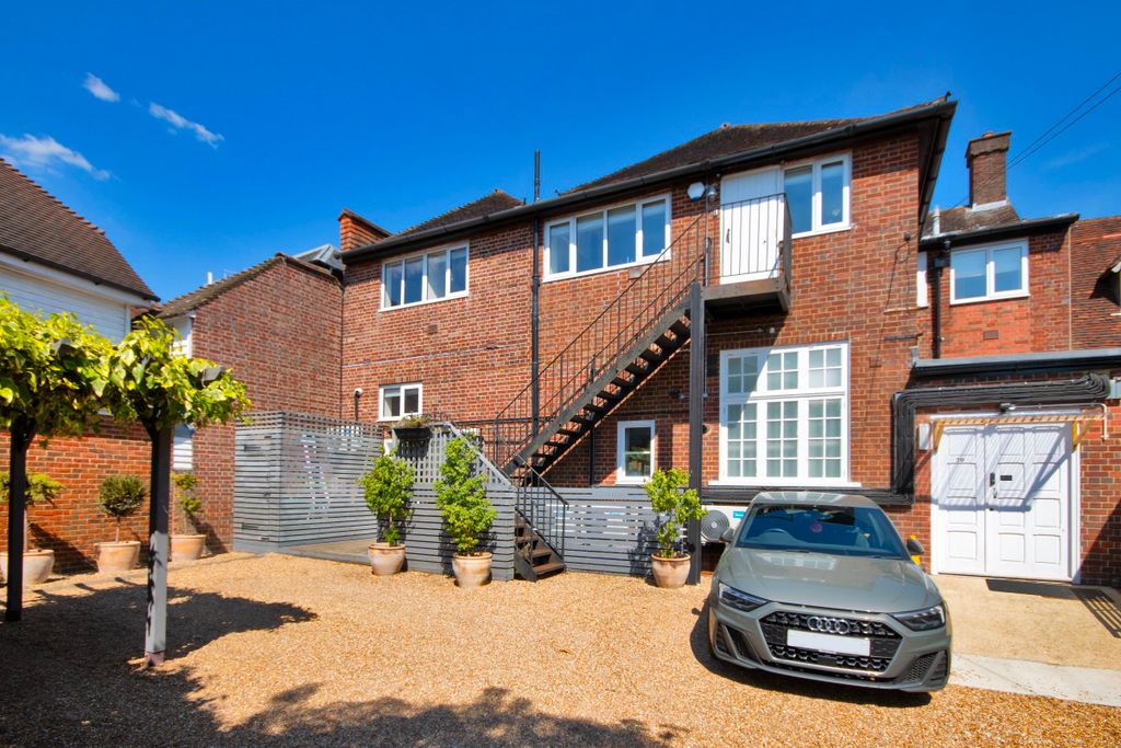 3 bed maisonette for saleHigh Street, Edenbridge TN8