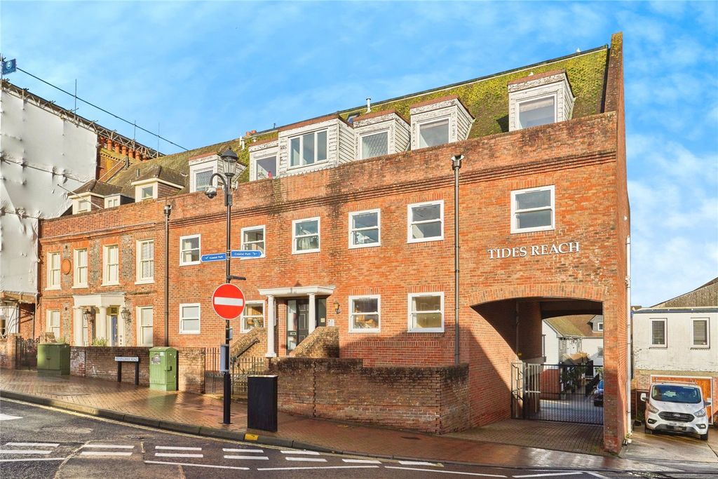 Additional image 2 of 2 bed flat for saleBirmingham Road, Cowes, Isle Of Wight PO31