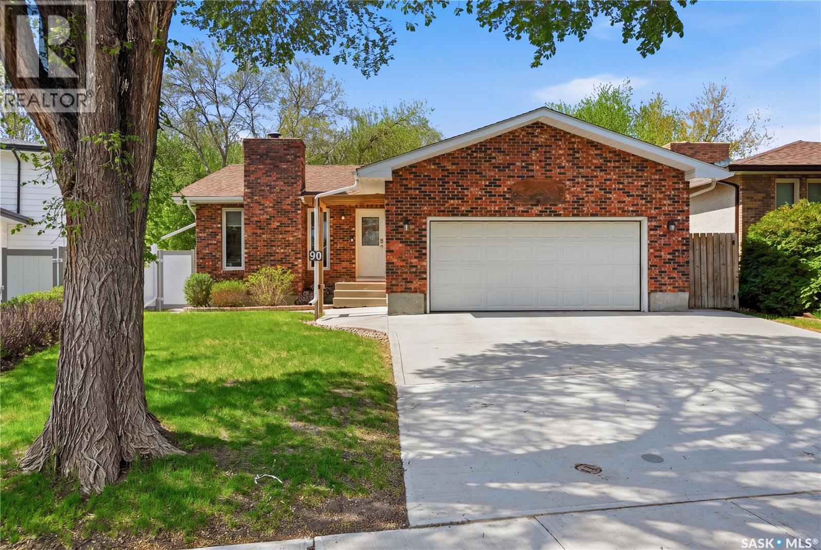 90 Edenwold CRESCENT