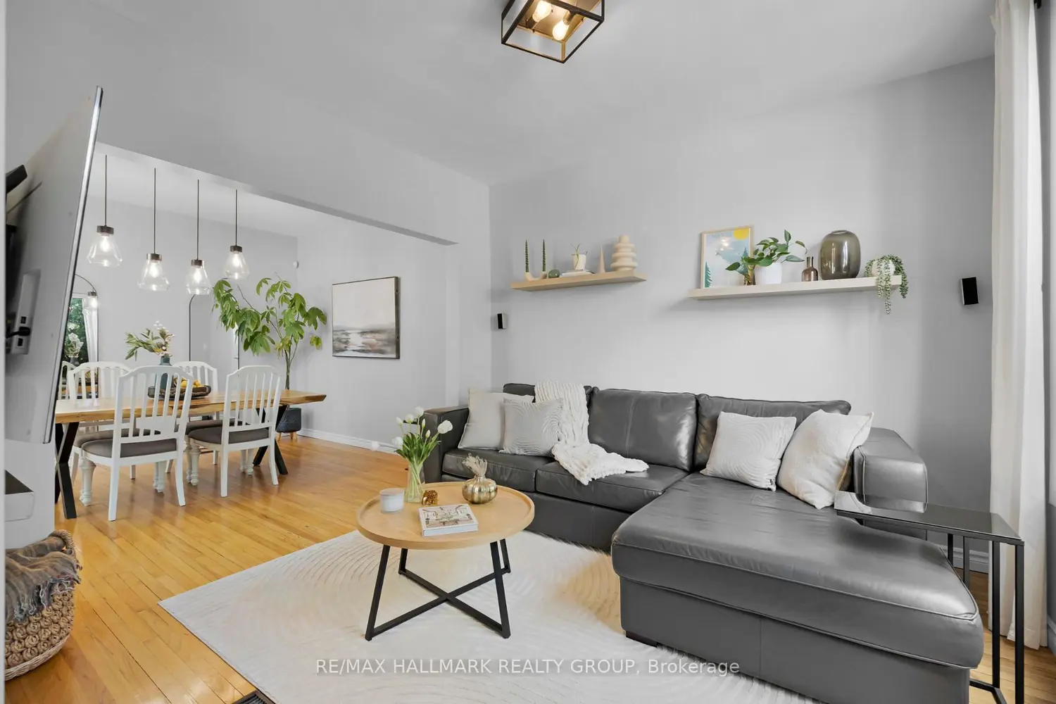 218 Carruthers Avenue photo 3