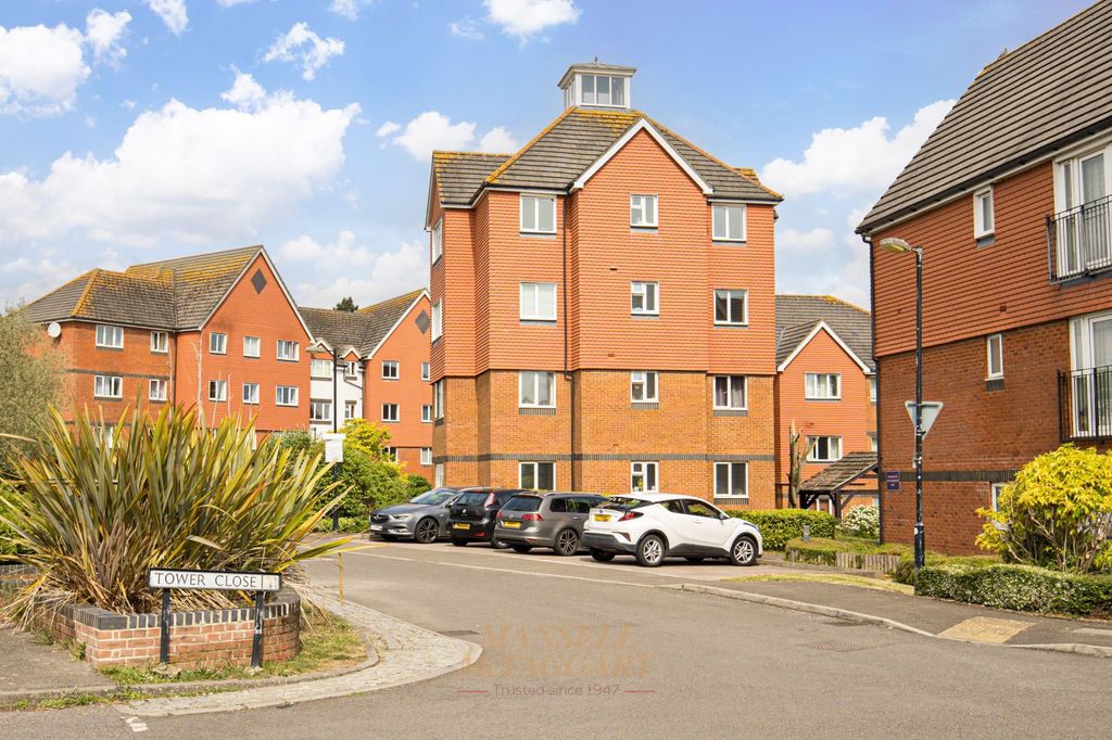 3 bed flat for saleTower Close, East Grinstead RH19