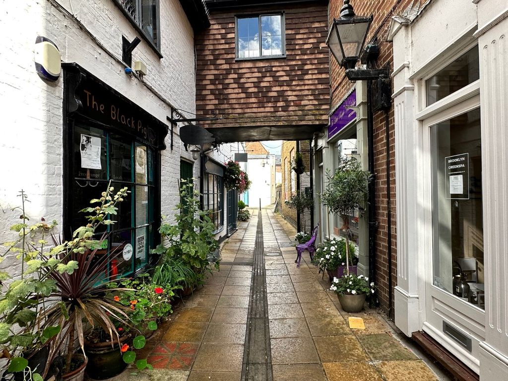 2 bed flat for saleSt Georges Passage, Deal, Kent CT14