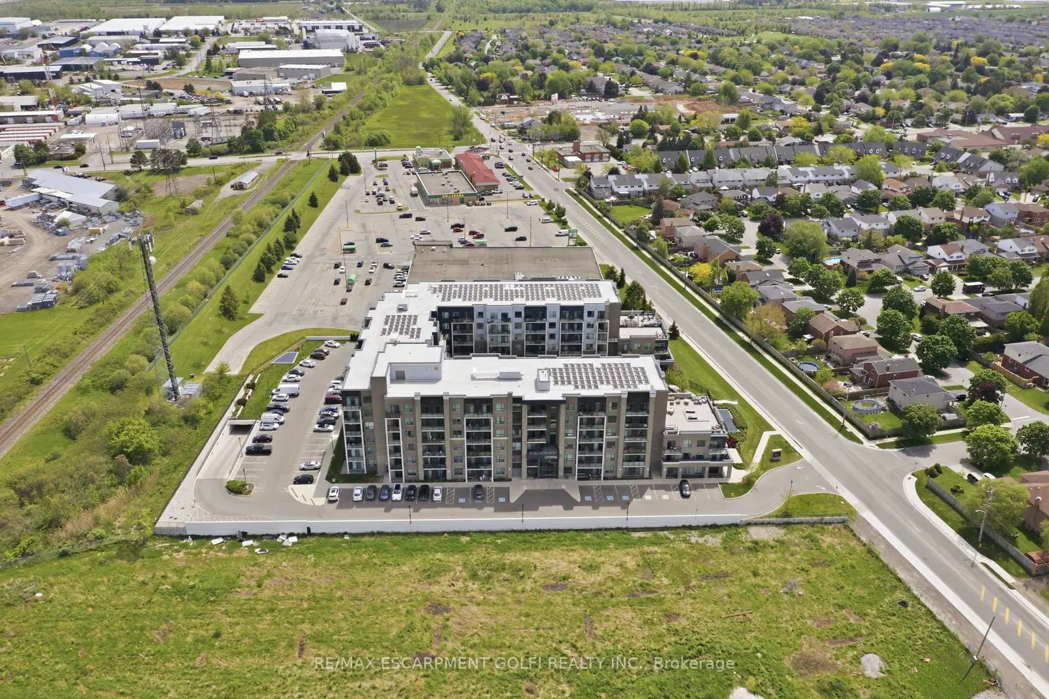 Additional image 18 of 5055 Greenlane Road 330