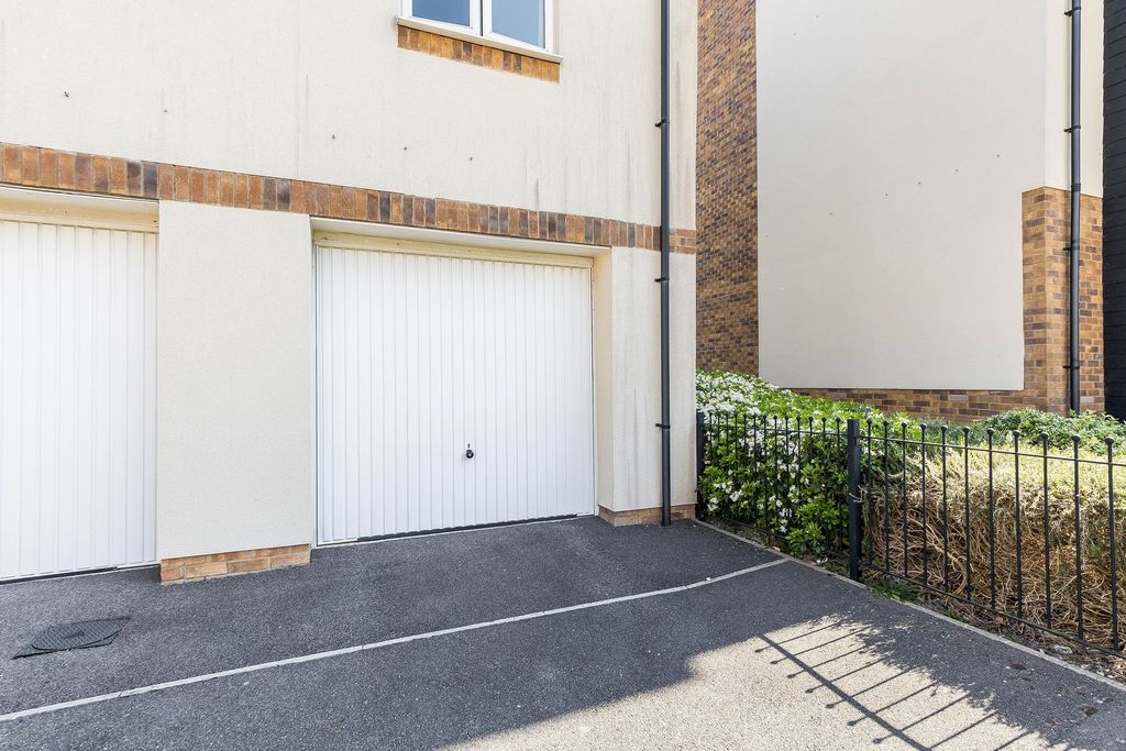 1 bed flat for saleJackdaw Road, Didcot OX11 photo 4