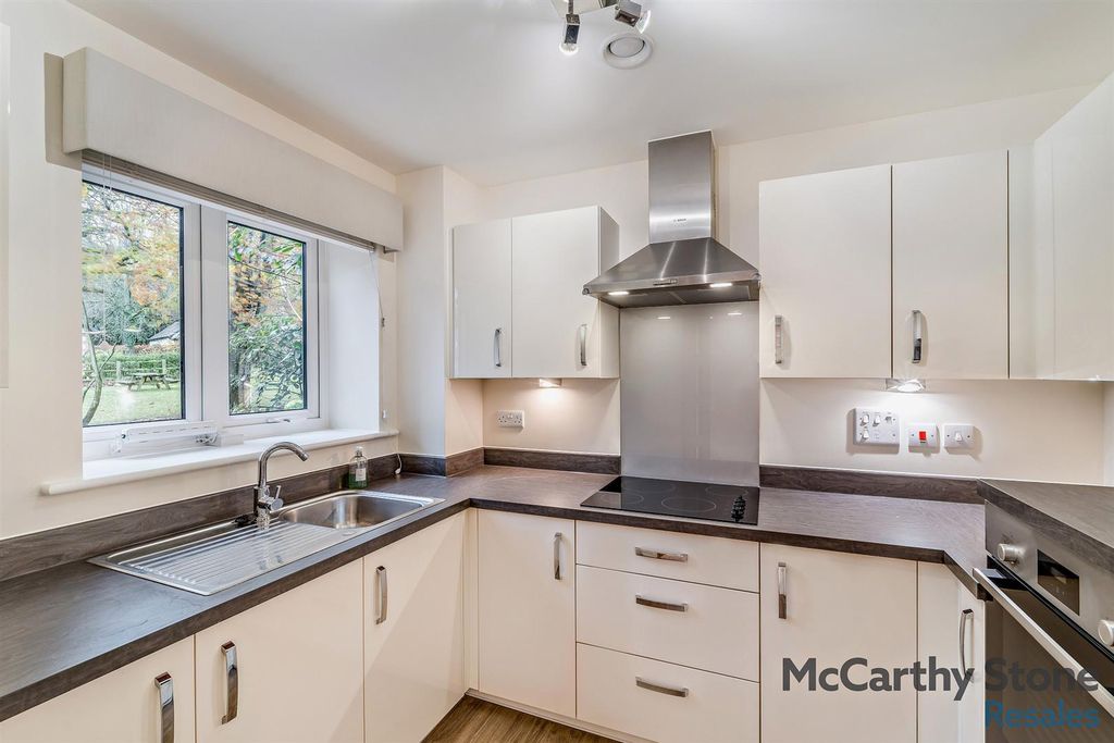 2 bed flat for saleShackleton Place, Bath Road, Devizes, Wiltshire SN10 photo 5