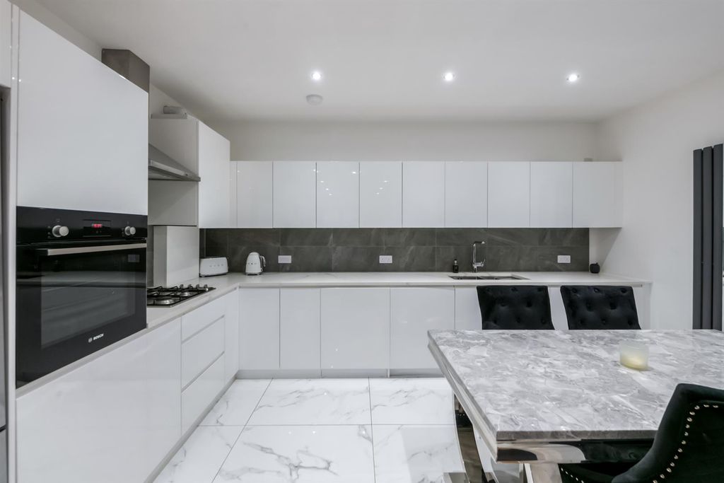 Additional image 7 of 3 bed town house for sale13A West Burnside, Dollar FK14