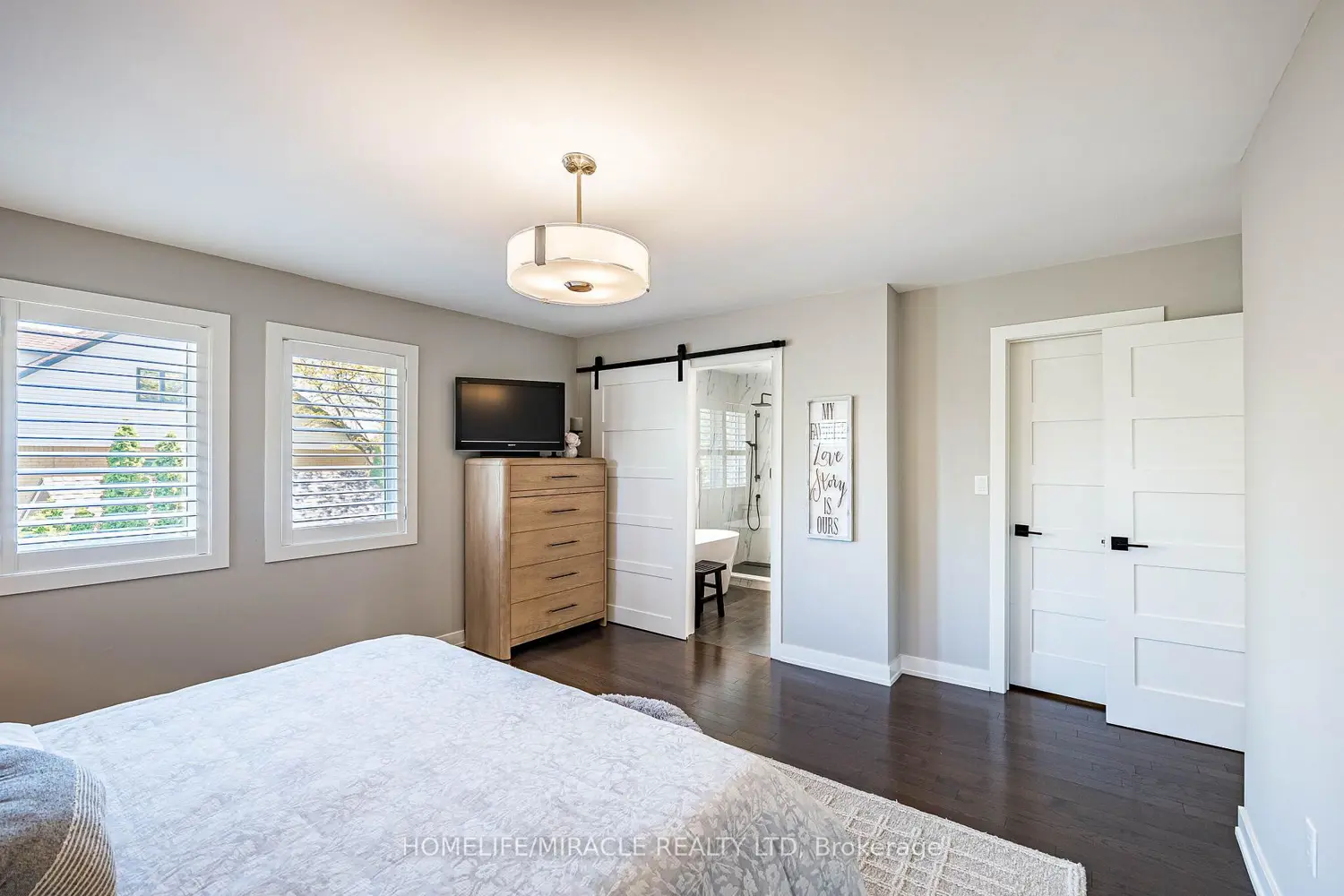 464 Ambleside Drive photo 5