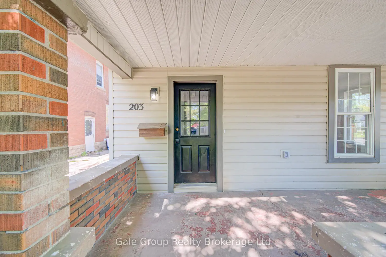 203 Talbot Street photo 3