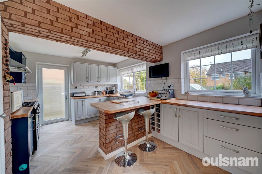 Additional image 2 of 3 bed semi-detached house for saleWest Park Drive, Droitwich, Worcestershire WR9