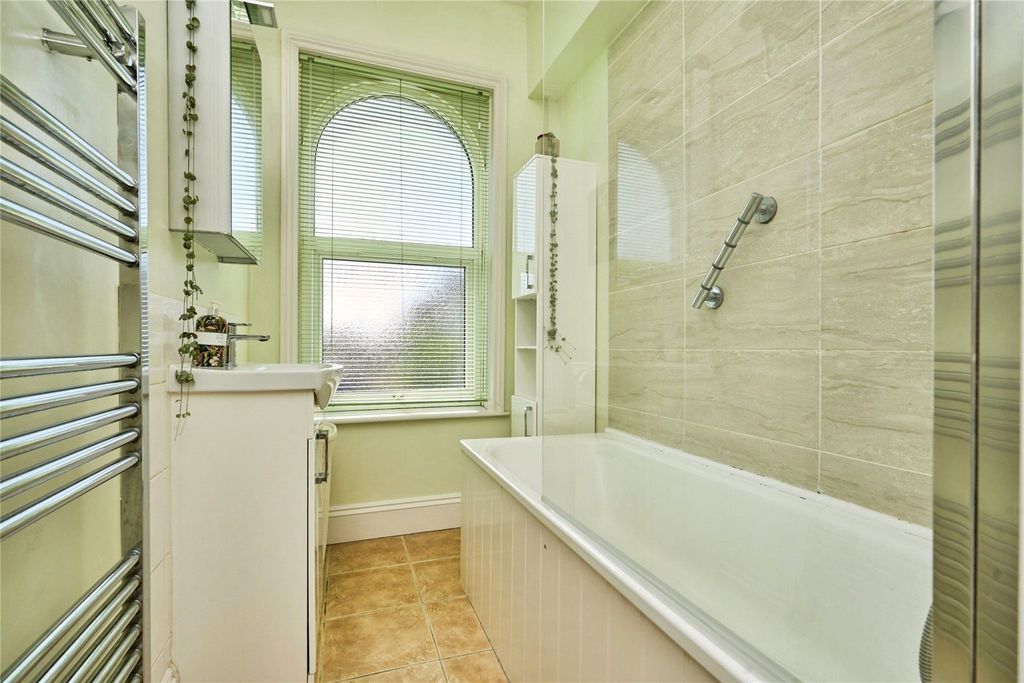 Additional image 14 of 2 bed maisonette for saleMill Hill Road, Cowes, Isle Of Wight PO31